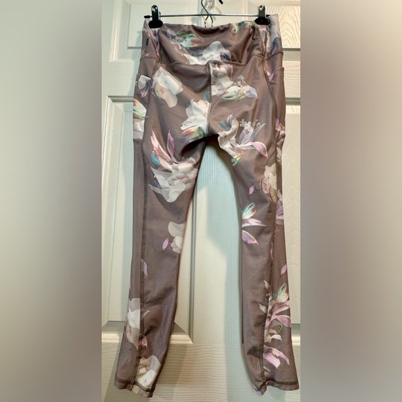 Women’s RBX leggings - beige w/ floral design - thigh pockets - size Large - Picture 5 of 12